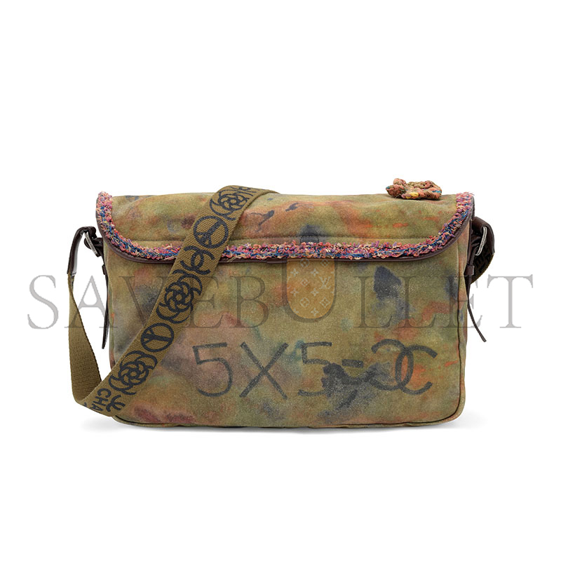 Ch*el graffiti on the pavements messenger bag 144205 (35*29*14cm)